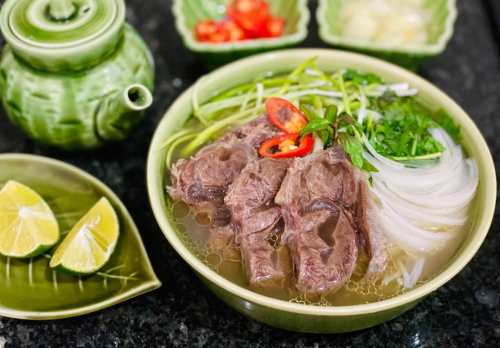 Blogger reveals the reason why Koreans prefer pho over bun bo