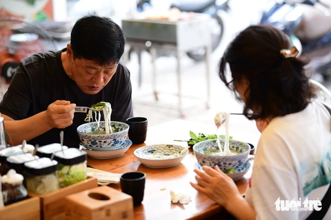 Vì sao gần đây nhiều người Hàn Quốc học nấu món Việt?