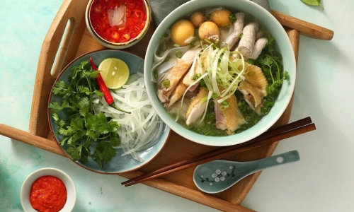 Tô phở gà truyền thống Việt Nam