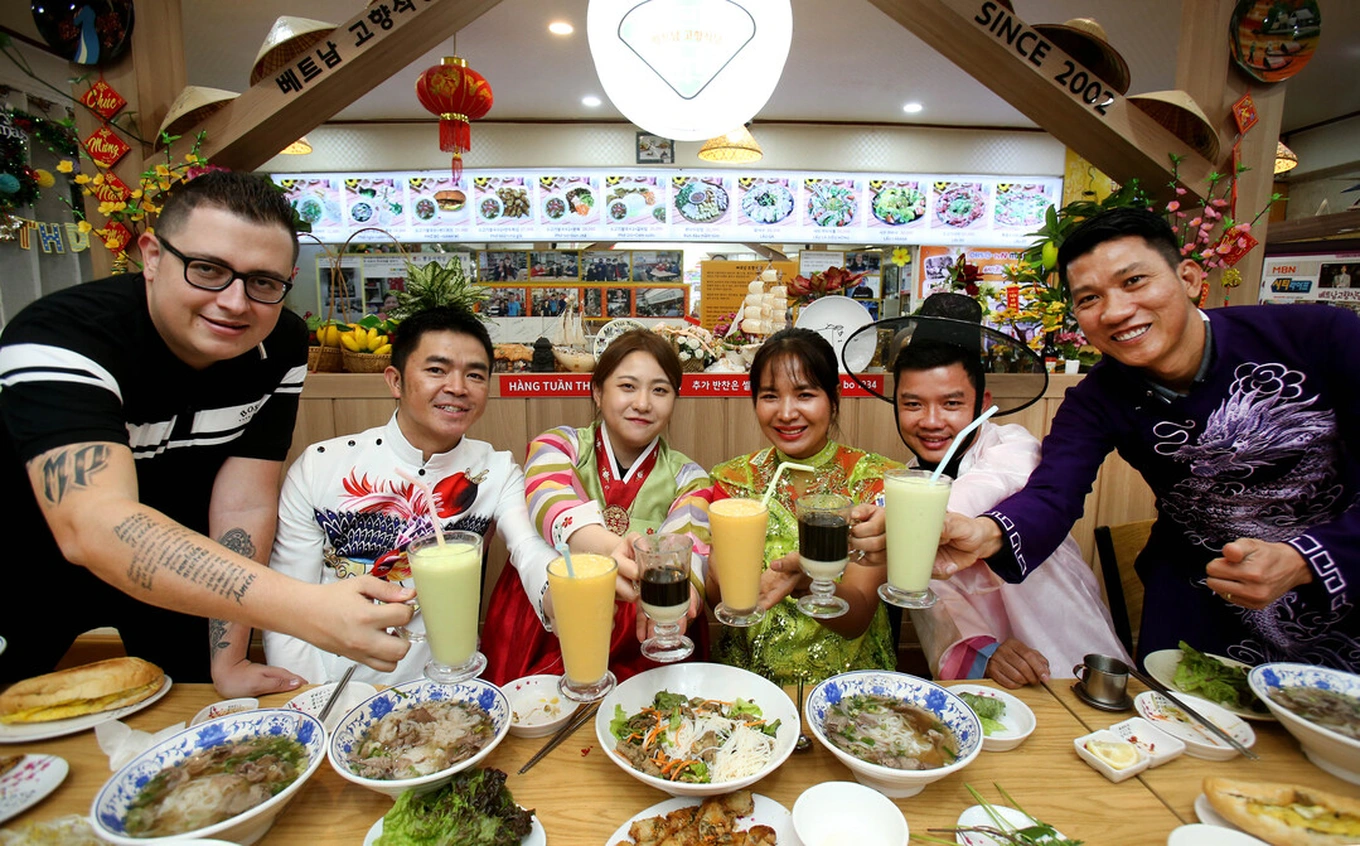 Sang Hàn bán phở 2