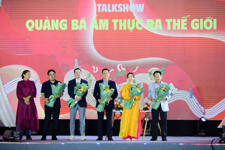 quang ba am thuc ra the gioi 8