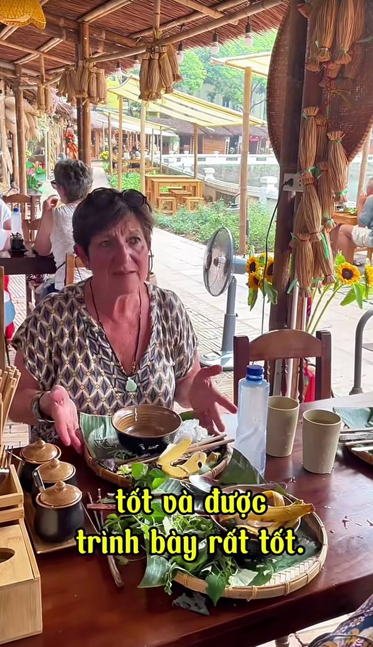Nữ du khách Pháp 1