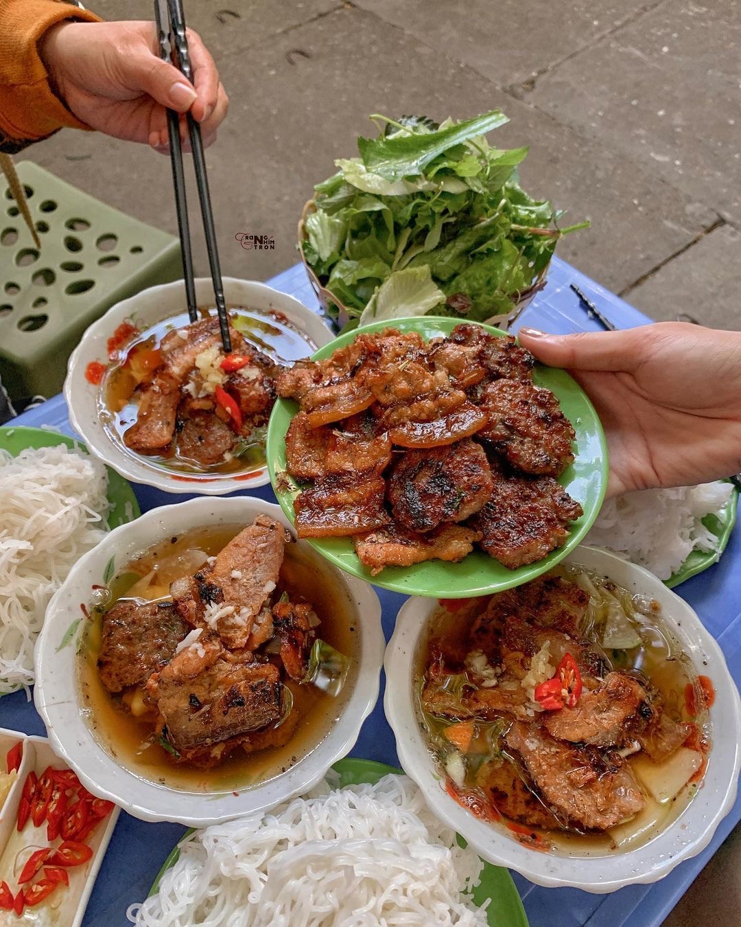 Nữ du khách Pháp 1