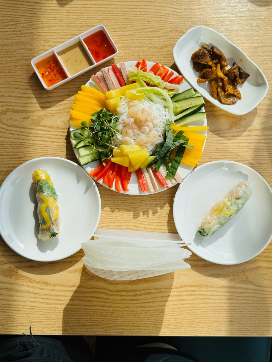 Món bún Việt Nam đầy đặn màu sắc hấp dẫn