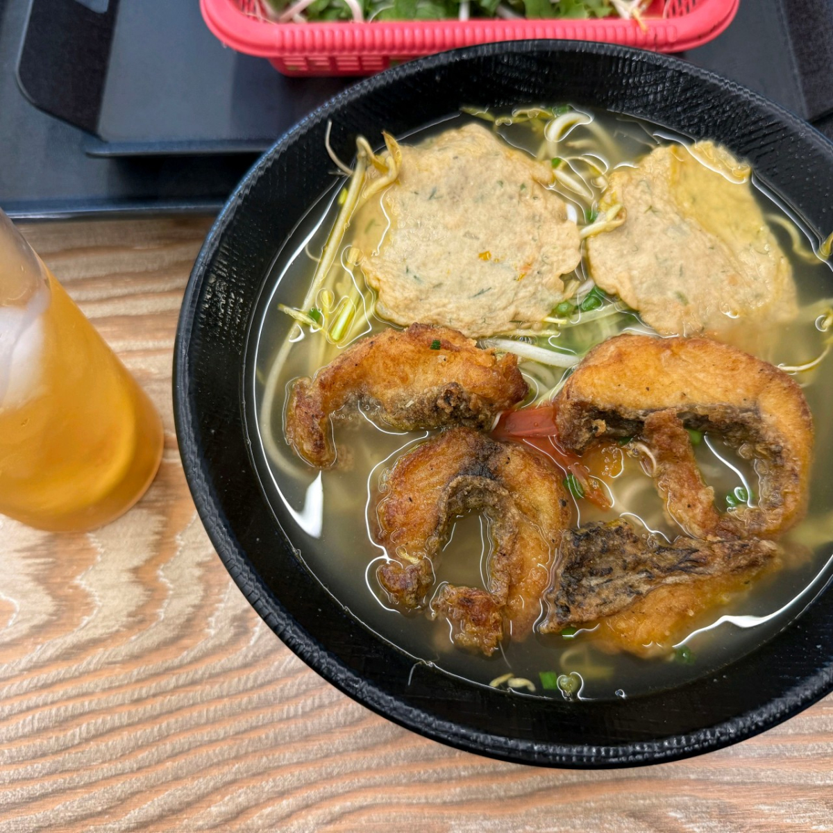 Suất bún cá chấm giòn rụm chuẩn vị Hà Nội tại Net Ha Noi Daejeon