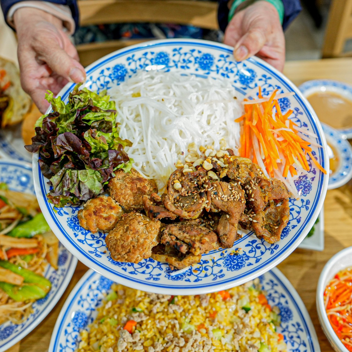 Món Bún Chả đậm đà hương vị truyền thống tại HUONG QUE QUAN