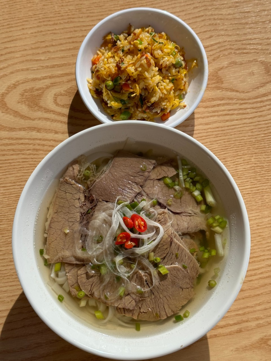 Tô phở bò nóng hổi đầy đặn tại 99쌀국수